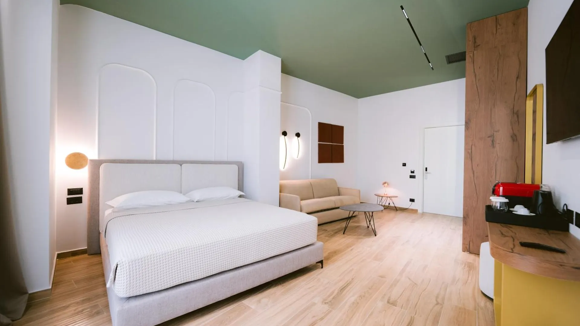 ****  Noemie Hotel Himare Albania