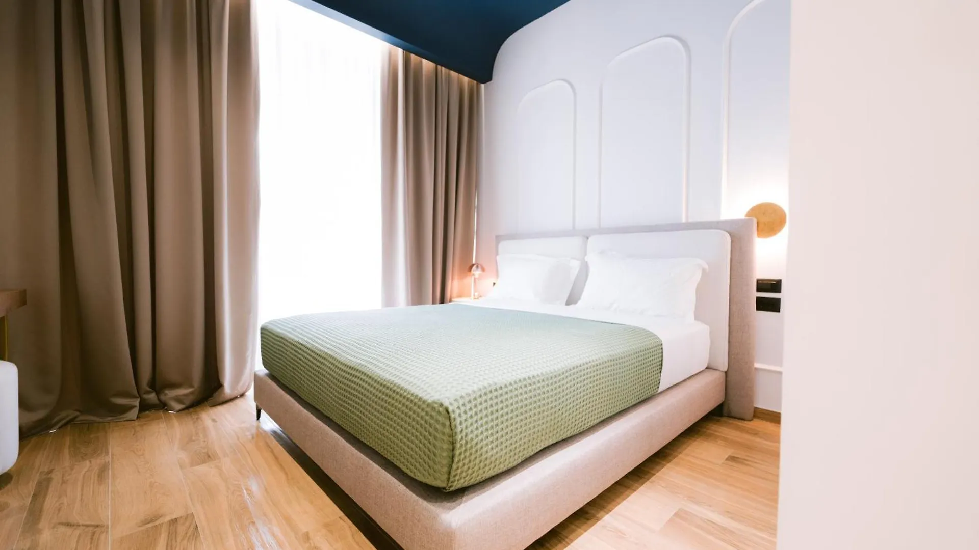 Noemie Hotel Himare 4*,