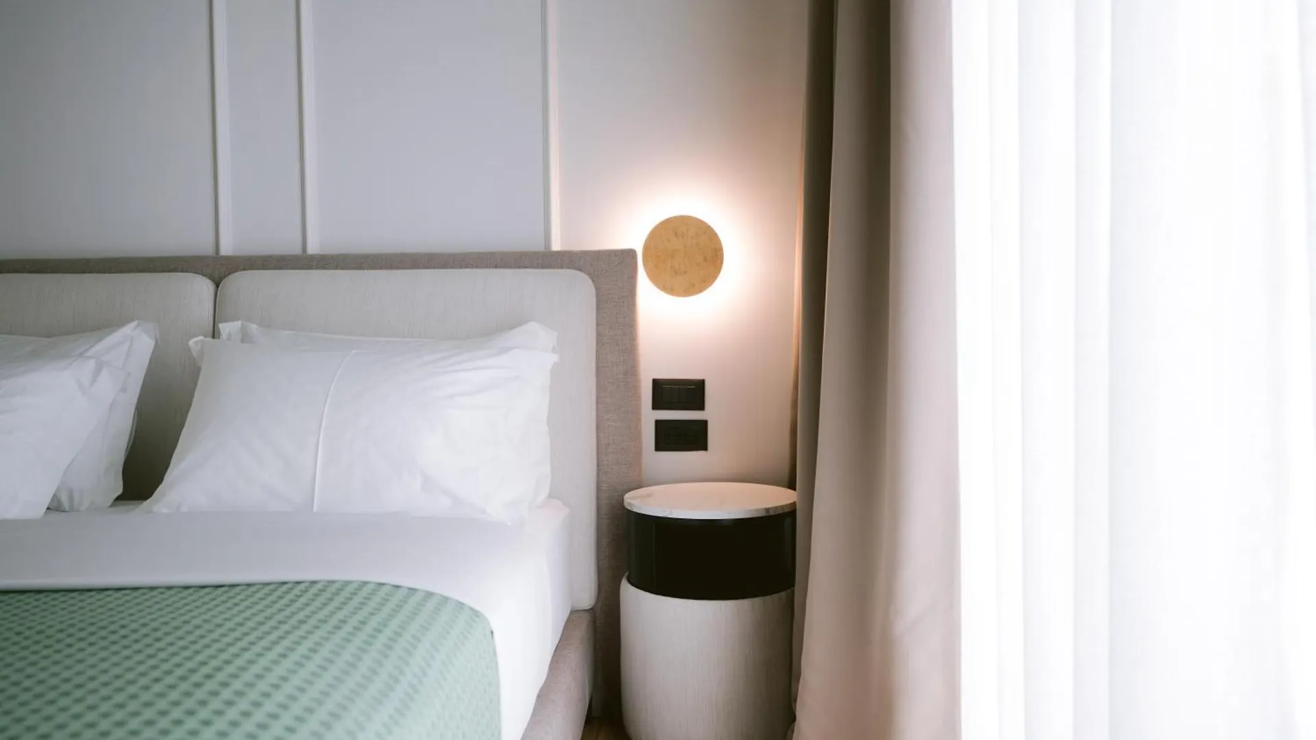 Noemie Hotel Himare