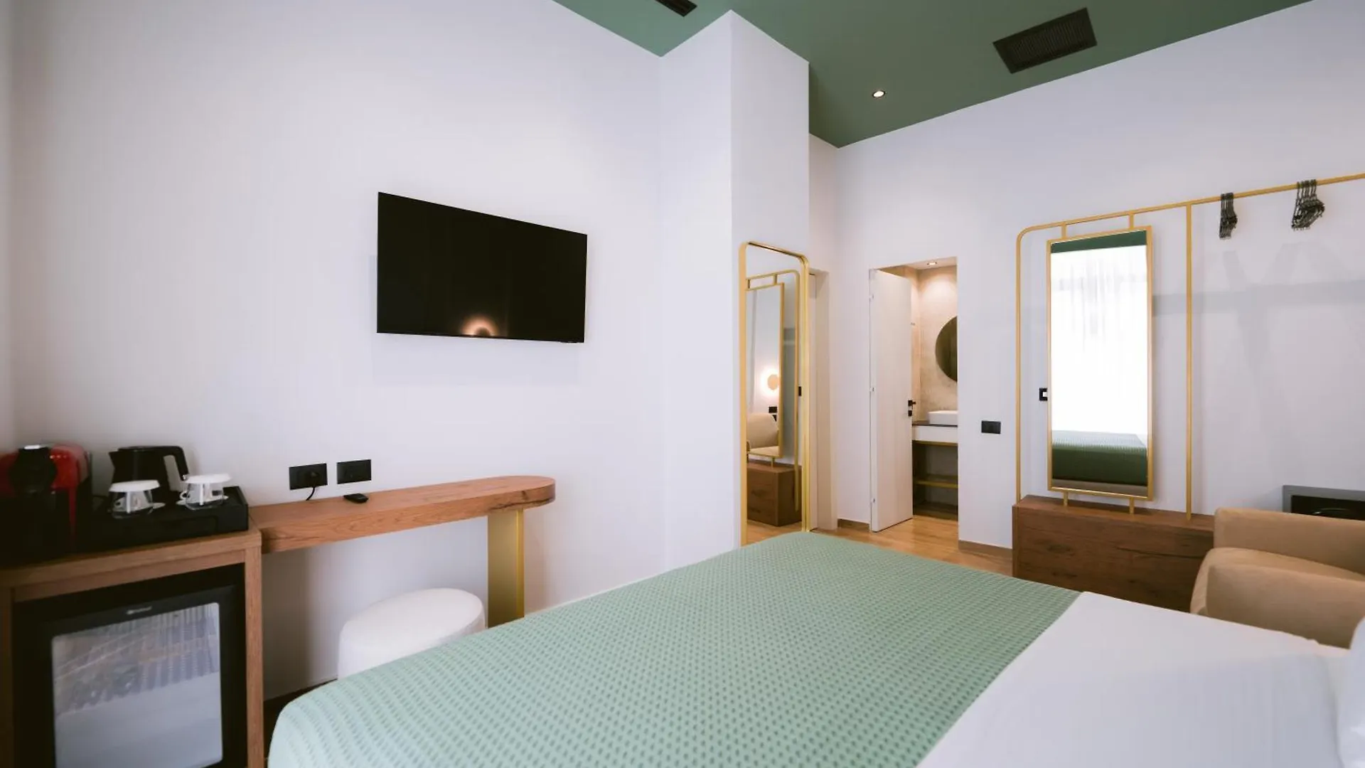 Noemie Hotel Himare 4*,