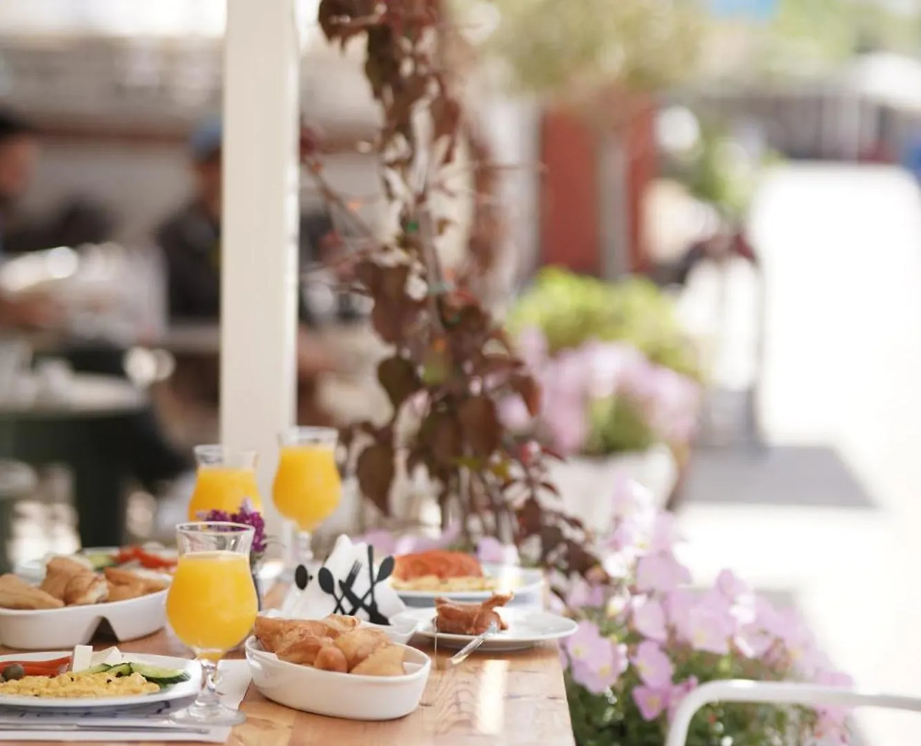 Noemie Hotel Himare 4*,