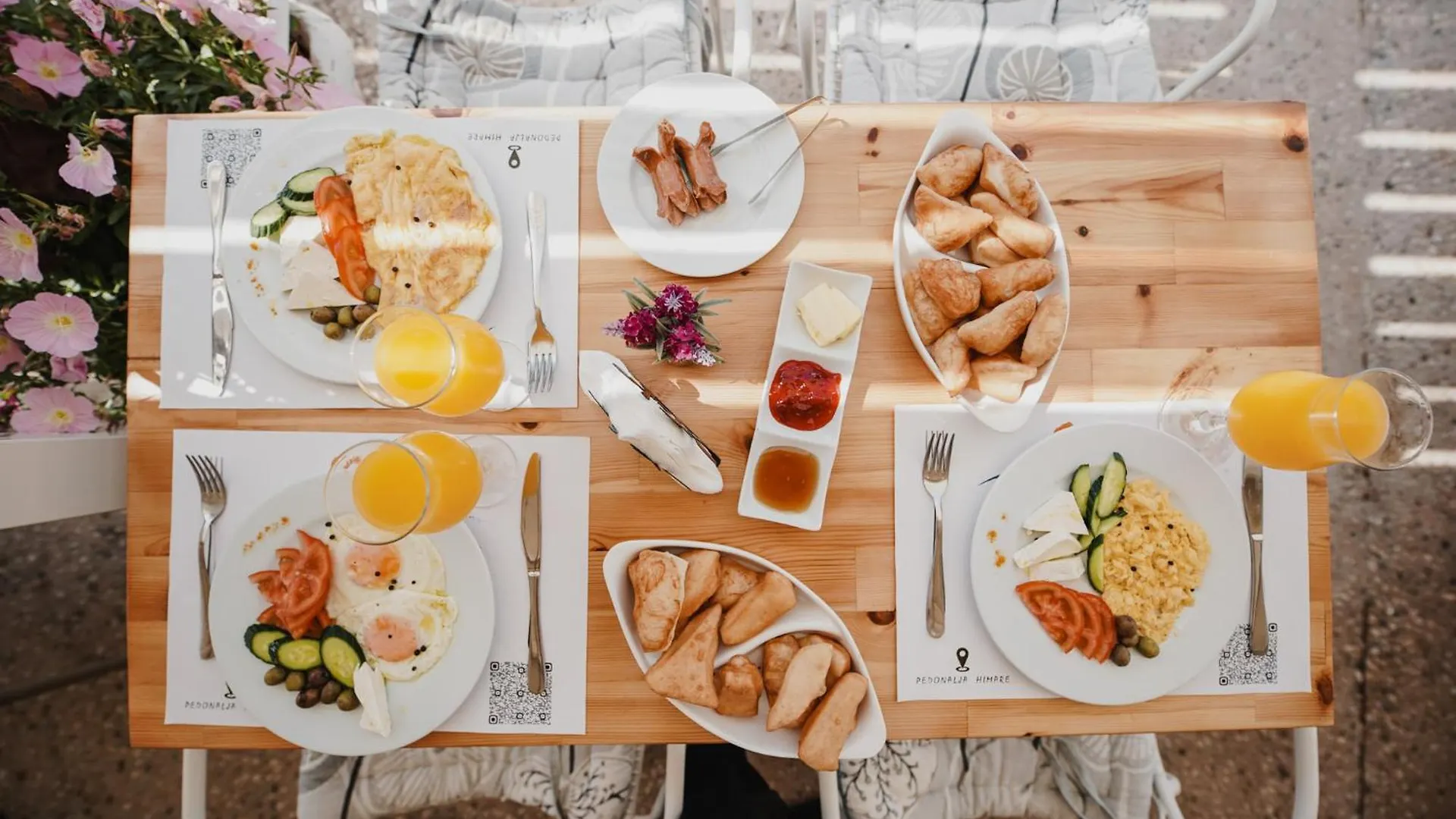 Noemie Hotel Himare
