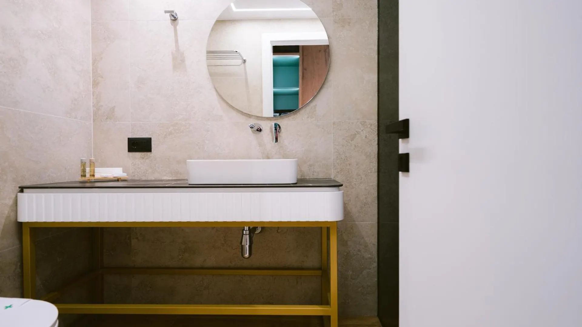 Noemie Hotel Himare